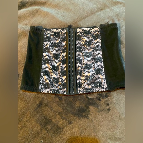 Size XL Waistshaper - Picture 3 of 4